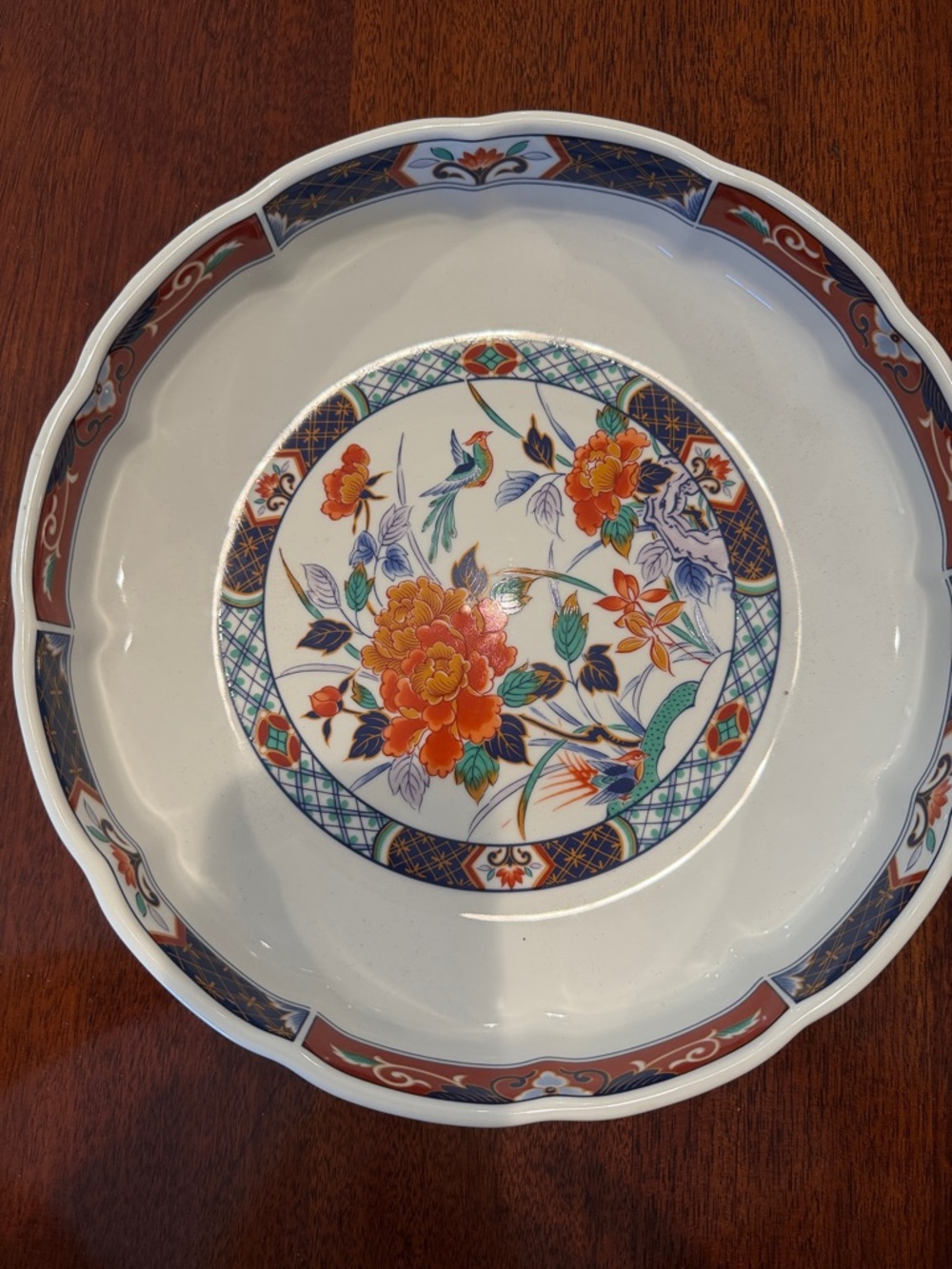 Japanese export porcelain serving bowl in Imari style